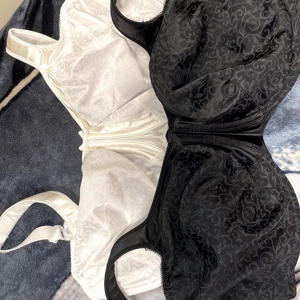 Bali bras with underwire. Size 42 DD